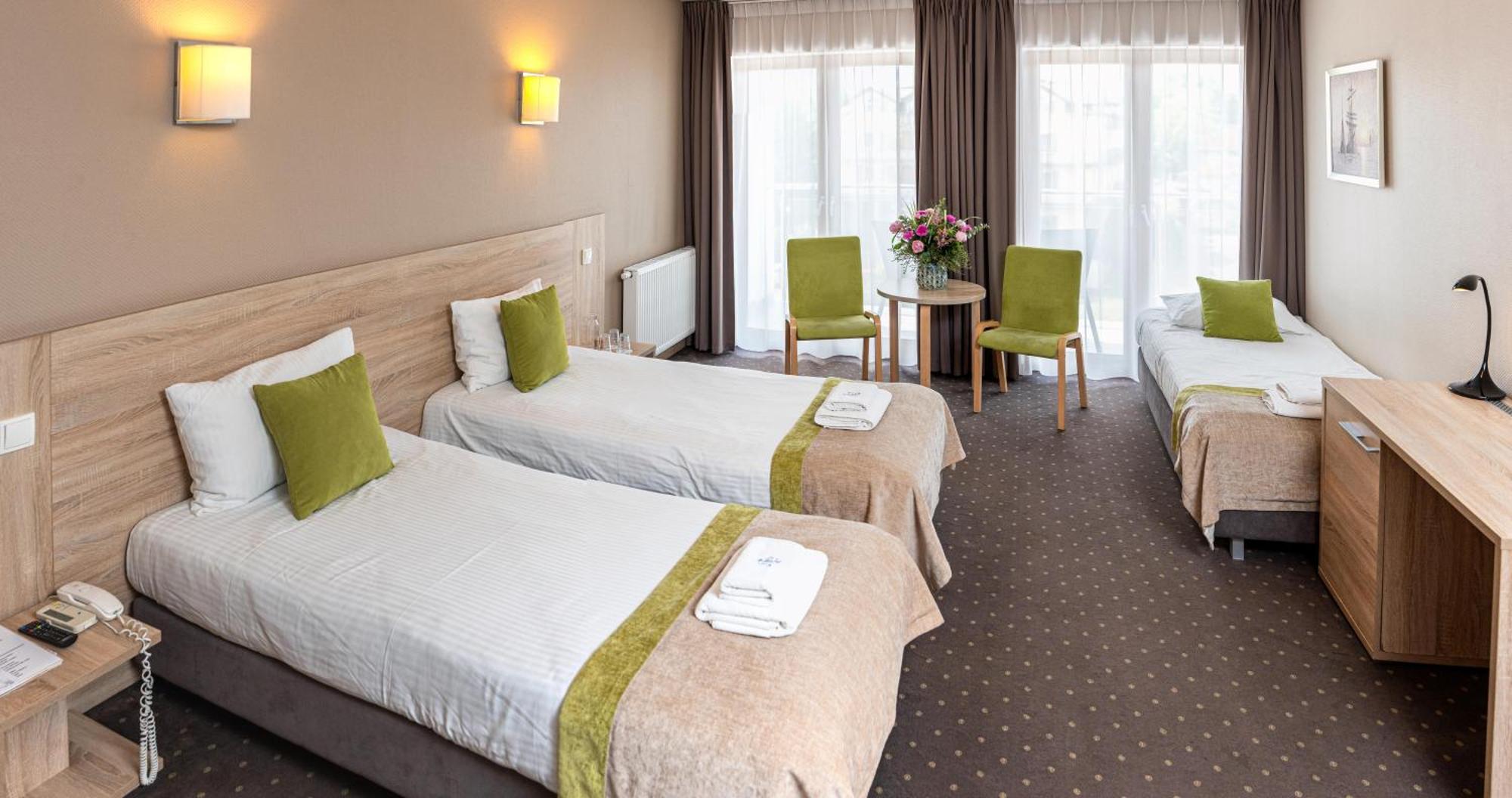 Hotel Szafir ยาสต์เชอเบีย กูรา ภายนอก รูปภาพ