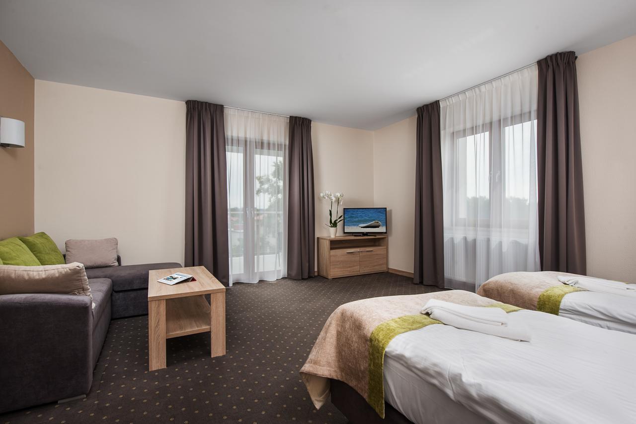 Hotel Szafir ยาสต์เชอเบีย กูรา ภายนอก รูปภาพ